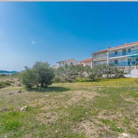 1 Bedroom Lovely Apartment In Tribunj Tribunj (Sibenik-Knin)