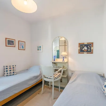1 Bedroom Lovely Apartment In Tribunj